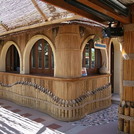 Oasi Ξενοδοχείο Βιέστε