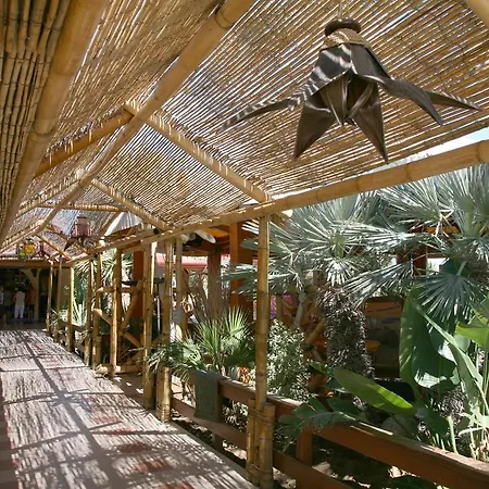 Oasi Ξενοδοχείο *