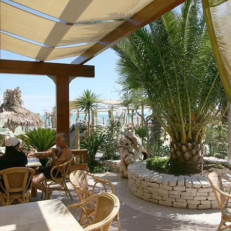 Oasi Beach Hotel *