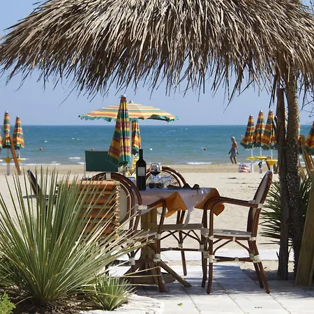 Oasi Beach Hotel *
