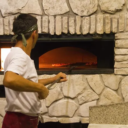 Oasi Ξενοδοχείο Βιέστε