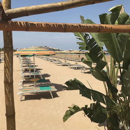 Oasi Beach Hotel *